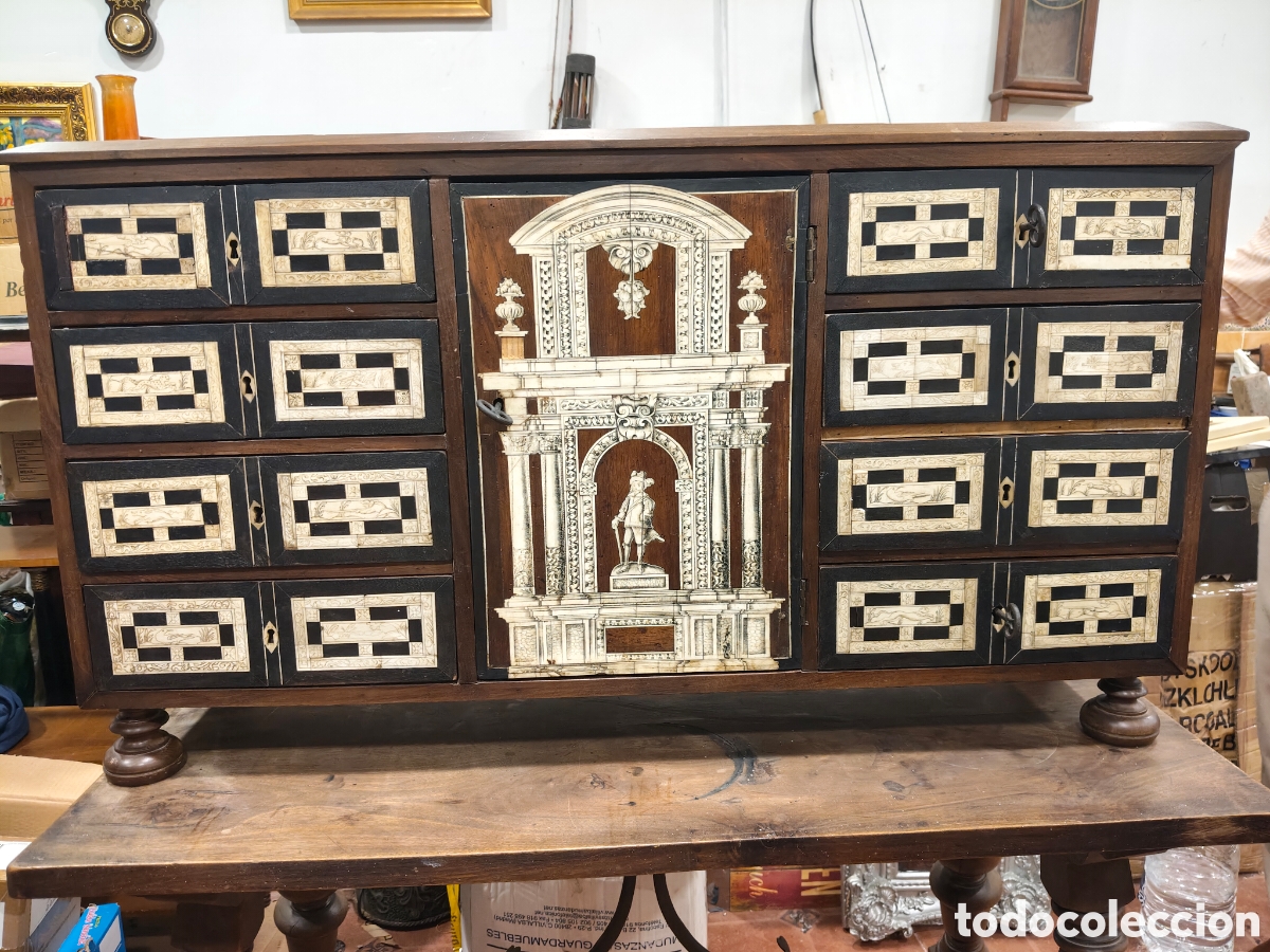 Antig&uuml;edades: BARGUE&Ntilde;O DE HUESO 8 CAJONES