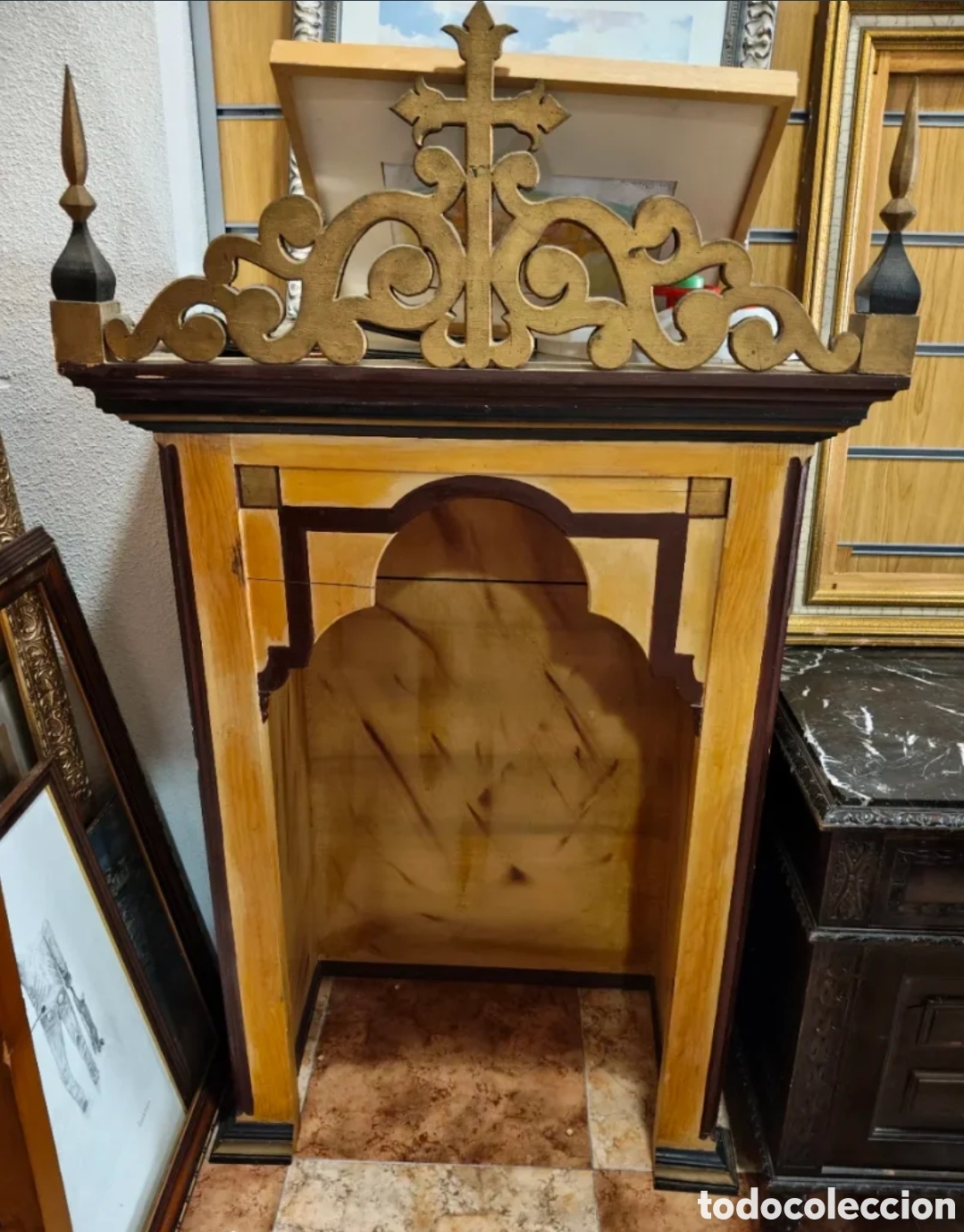 Antig&uuml;edades: HORNACINA O CAPILLA DE MESA