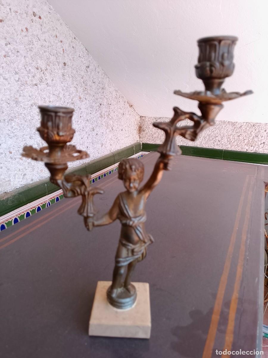 Antig&uuml;edades: Antiguo candelabro doble calamina francesa sobredorada
