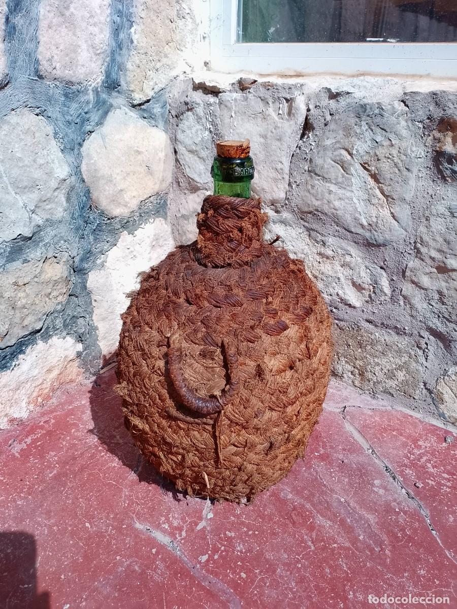 Antig&uuml;edades: Antigua damajuana cristal soplado forrada esparto