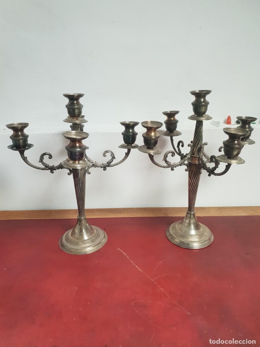 Antig&uuml;edades: Pareja candelabros metal plateado de calidad