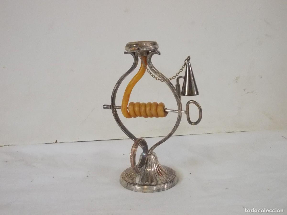Antig&uuml;edades: PRECIOSA Y RARA PALMATORIA DE VELA ENRROLLABLE EN BRONCE PLATEADO