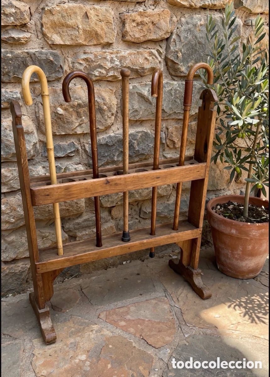 Antig&uuml;edades: Mueble antiguo. Hachero. Candelabro de madera de iglesia Siglo XIX..
