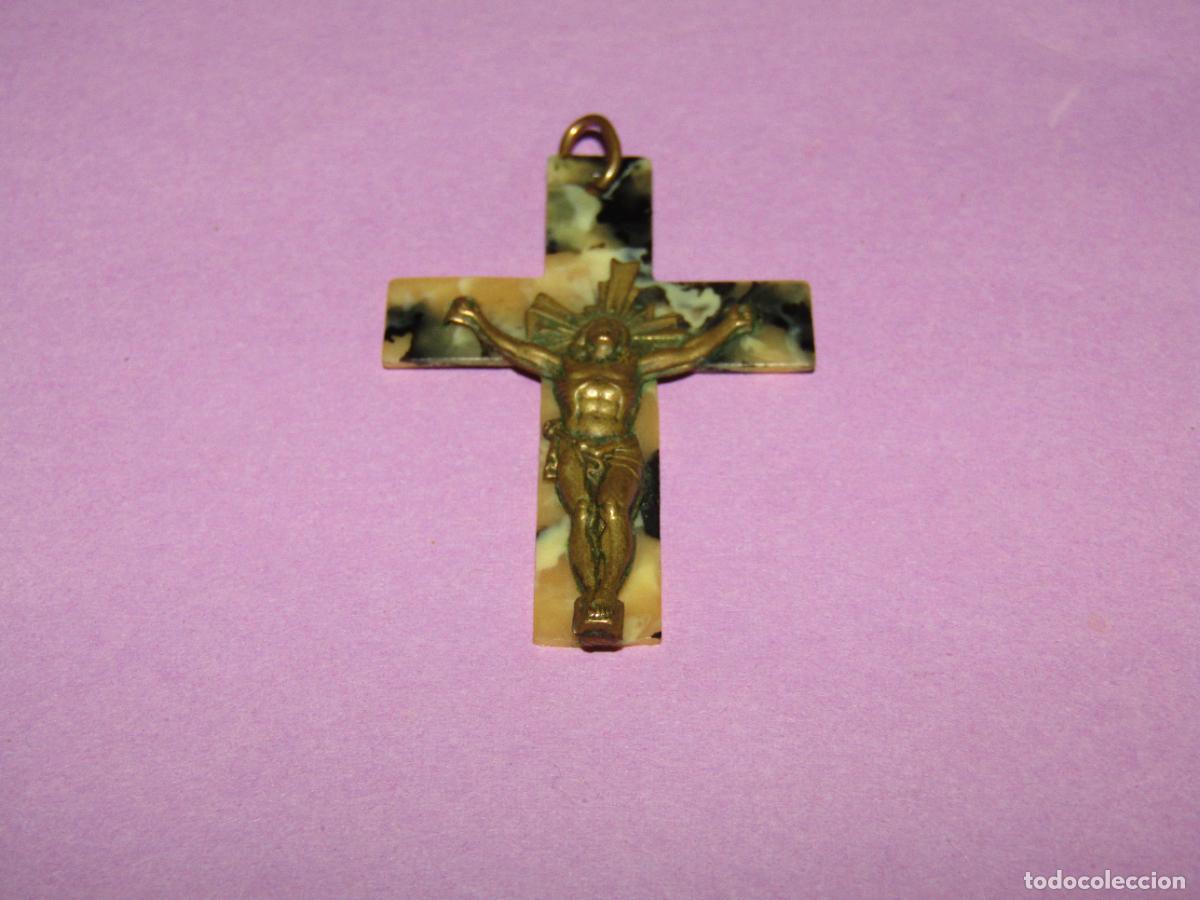 Antig&uuml;edades: Antiguo Crucifijo de Celuloide Jaspeado y Bronce - Foto 4