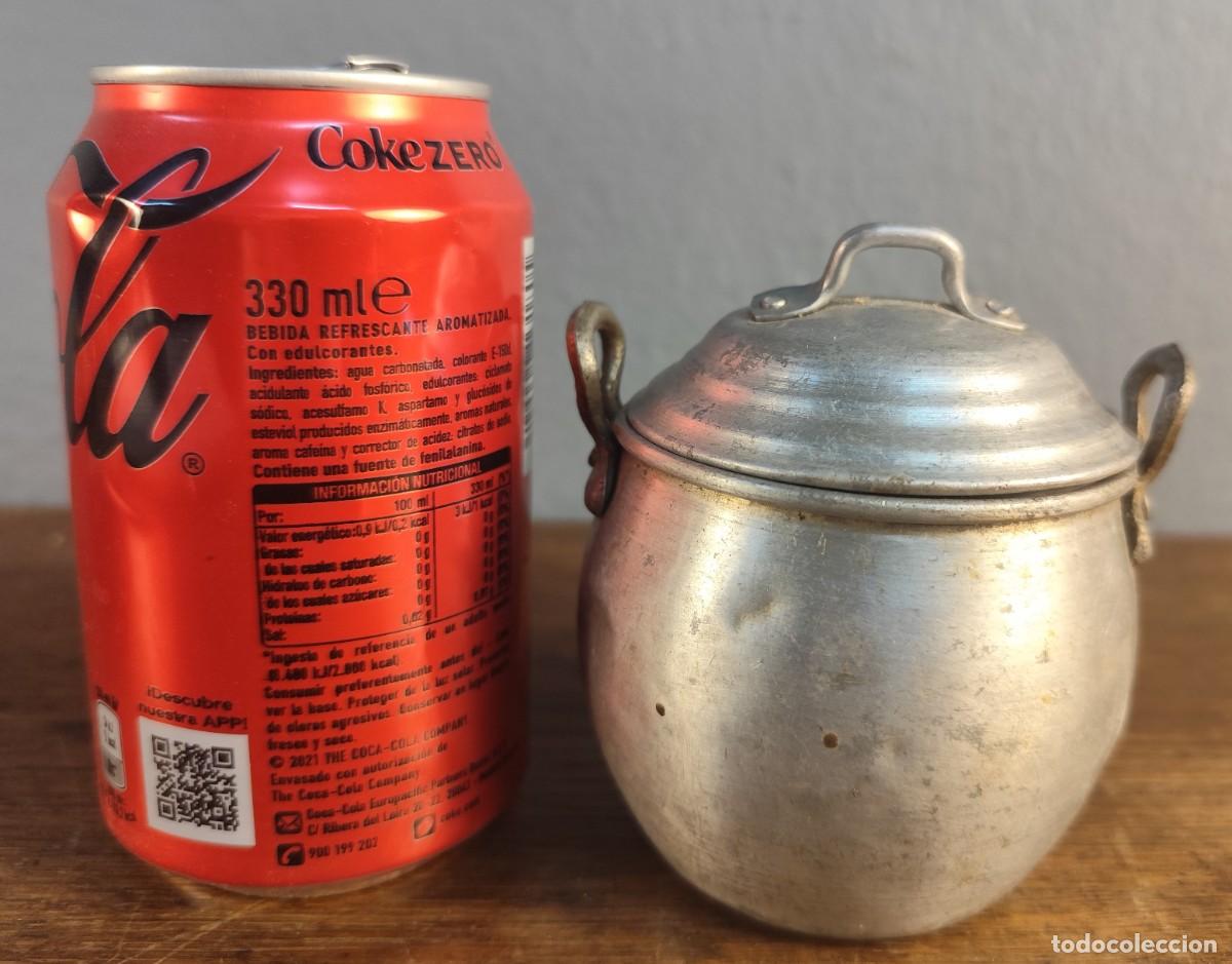 Antig&uuml;edades: Peque&ntilde;a olla de juguete en aluminio