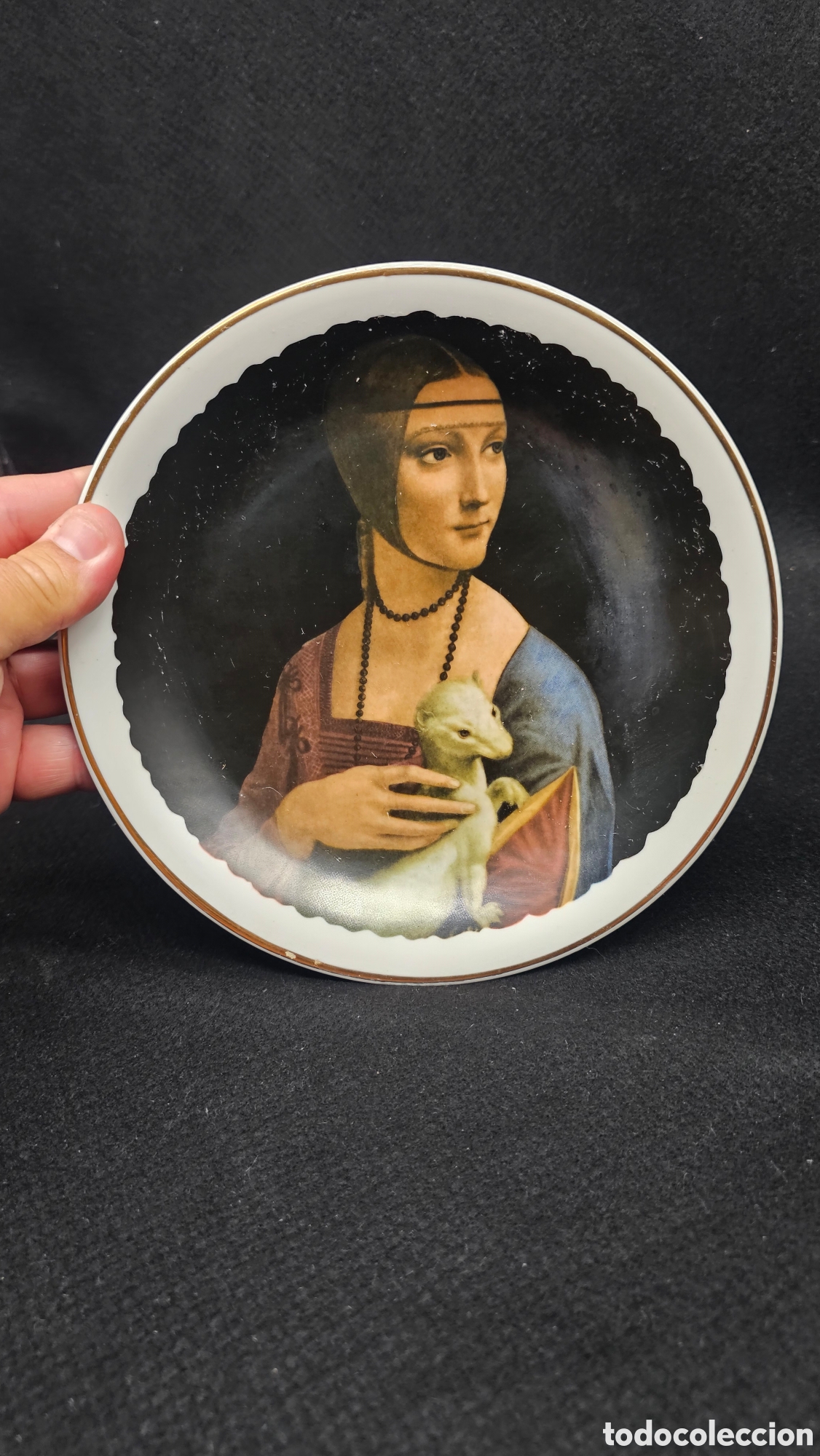 Antig&uuml;edades: Plato de porcelana Wawel (Dama z gronostajem) de Leonardo da Vinci.