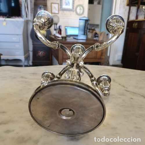 Antig&uuml;edades: PAREJA DE CANDELABROS PLATEADOS - Foto 3