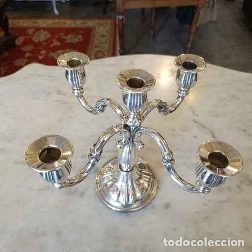 Antig&uuml;edades: PAREJA DE CANDELABROS PLATEADOS - Foto 4