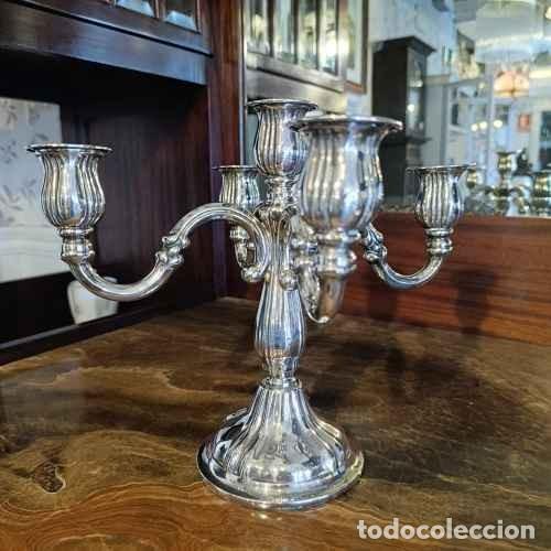 Antig&uuml;edades: PAREJA DE CANDELABROS PLATEADOS - Foto 5