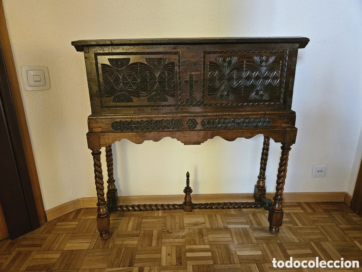 Antig&uuml;edades: Arca Castellana Madera Tallada - Foto 3