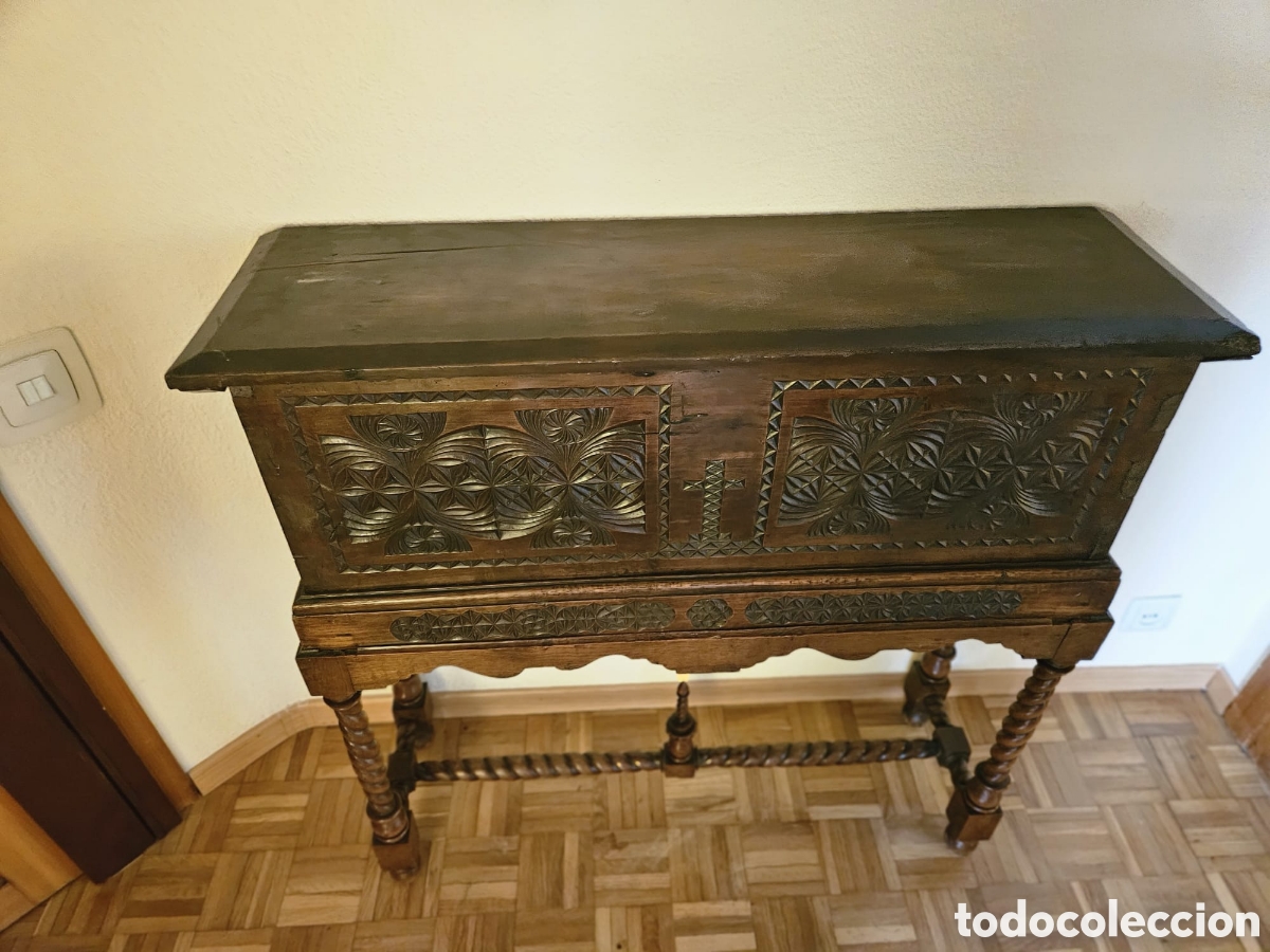 Antig&uuml;edades: Arca Castellana Madera Tallada - Foto 5