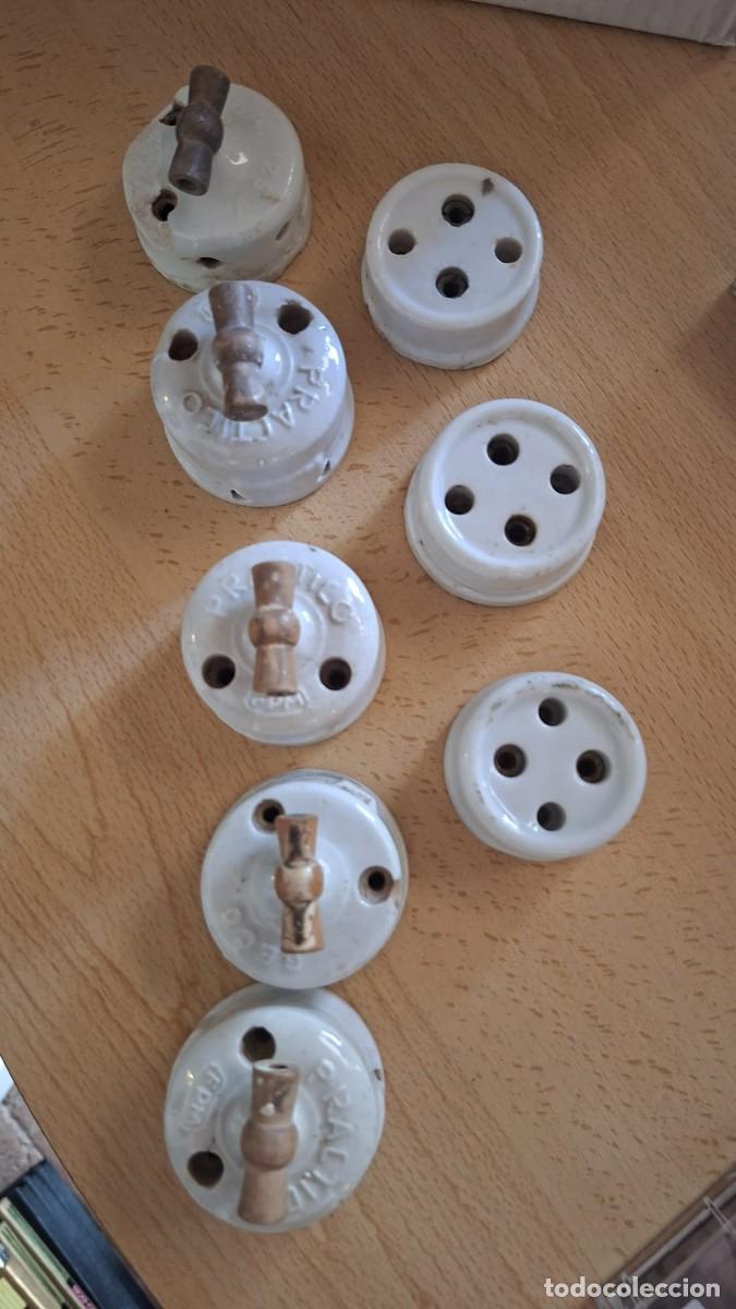 Antig&uuml;edades: Lote 7 mecanismos el&eacute;ctricos antiguos de porcelana PRACTIK FPM &ndash; enchufes e interruptores