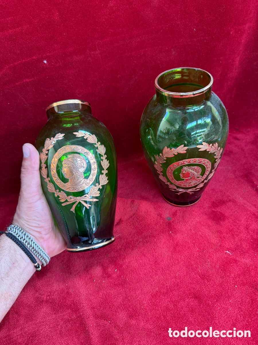 Antig&uuml;edades: Pareja jarrones antiguos,medallones Griego romanos