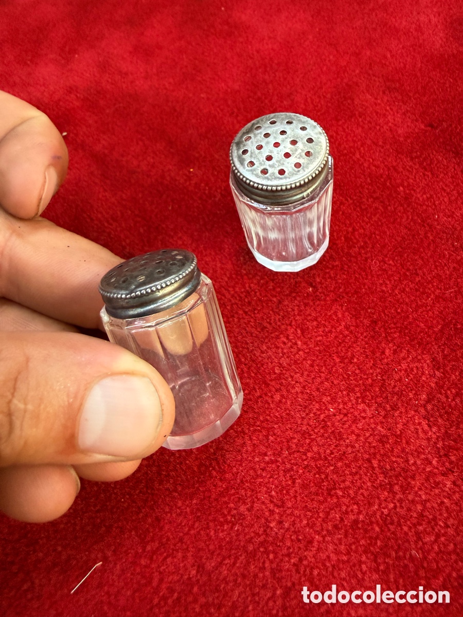 Antig&uuml;edades: Antiguo juego de sal-pimienta de plata y cristal!