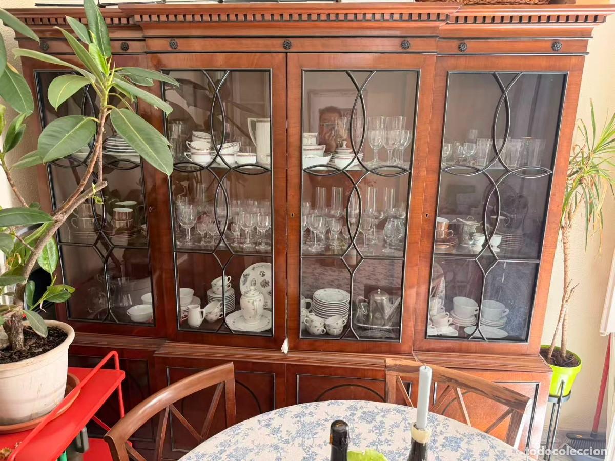 Antig&uuml;edades: Gran vitrina / mueble aparador antiguo de grandes dimensiones