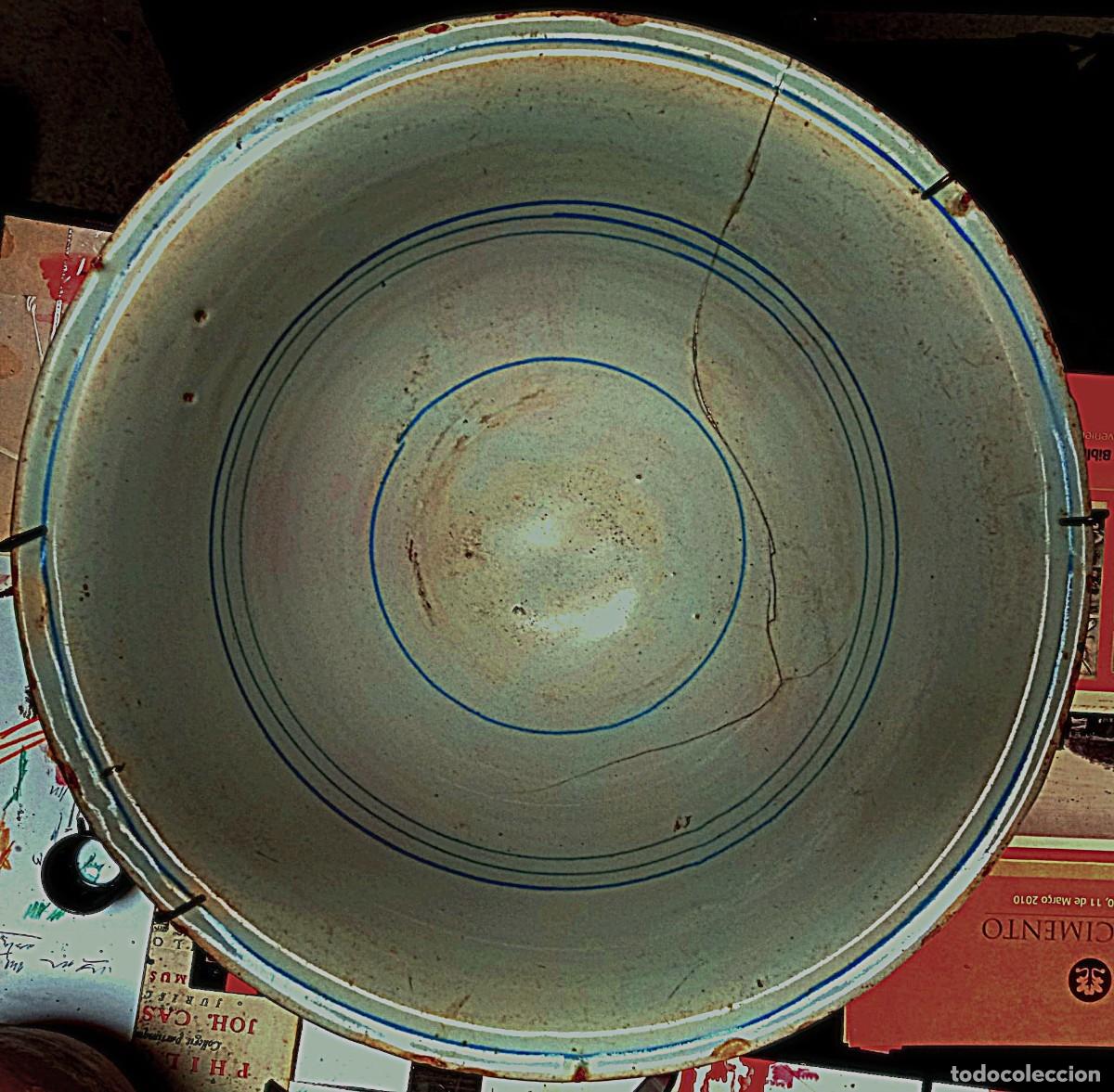 Antig&uuml;edades: Antiguo Lebrillo / Cuenco de Cer&aacute;mica de Manises (Valencia). Serie Raya Azul. Siglo XIX