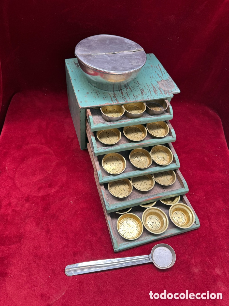 Antig&uuml;edades: Antiguo mueble de cafetera,45 capsulas y accesorios!