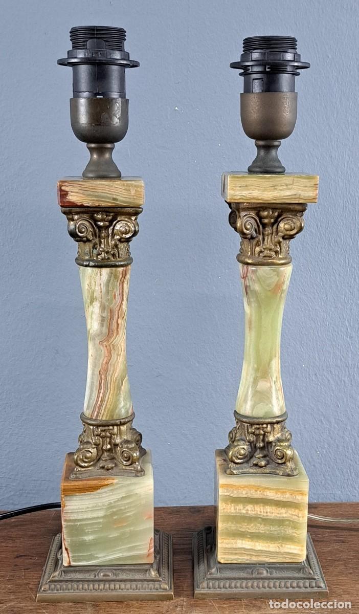 Antig&uuml;edades: Pareja de l&aacute;mparas de &oacute;nix y bronce, estilo cl&aacute;sico