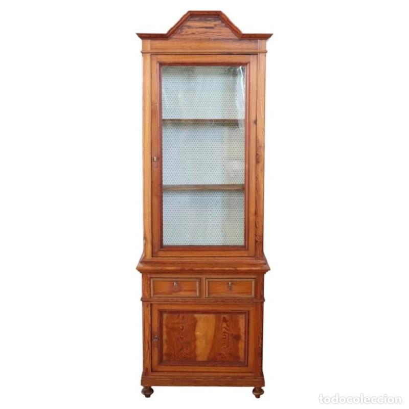 Antig&uuml;edades: Vitrina antigua de madera de alerce, Italia, finales del siglo XIX