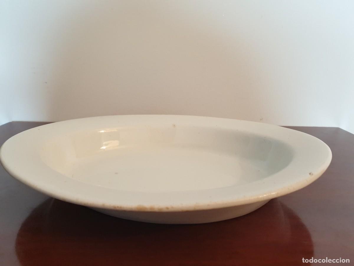 Antig&uuml;edades: PLATO FUENTE OVALADA BLANCA DE LOZA