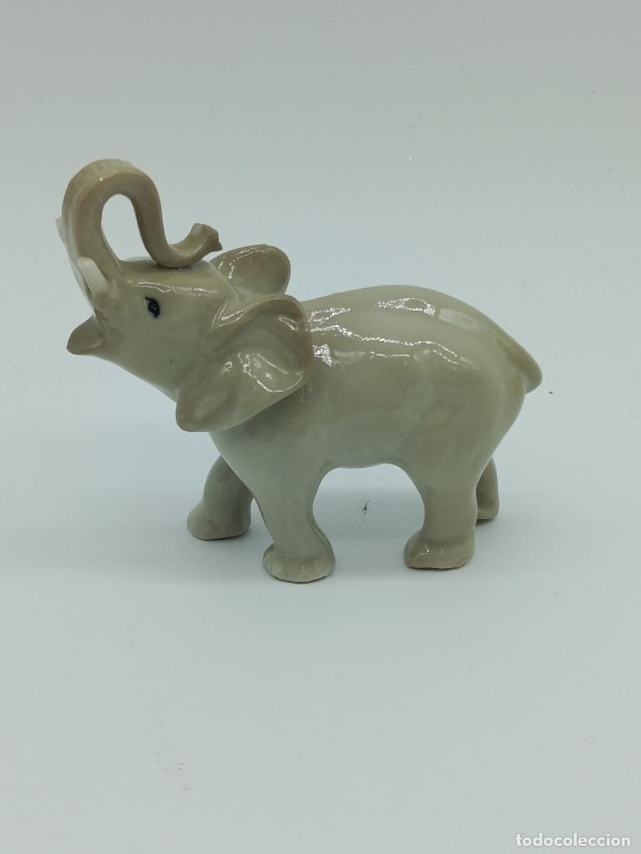 Antig&uuml;edades: FIGURA PORCELANA PEQUE&Ntilde;O ELEFANTE. ESTUCHE ORIGINAL. MYJ.