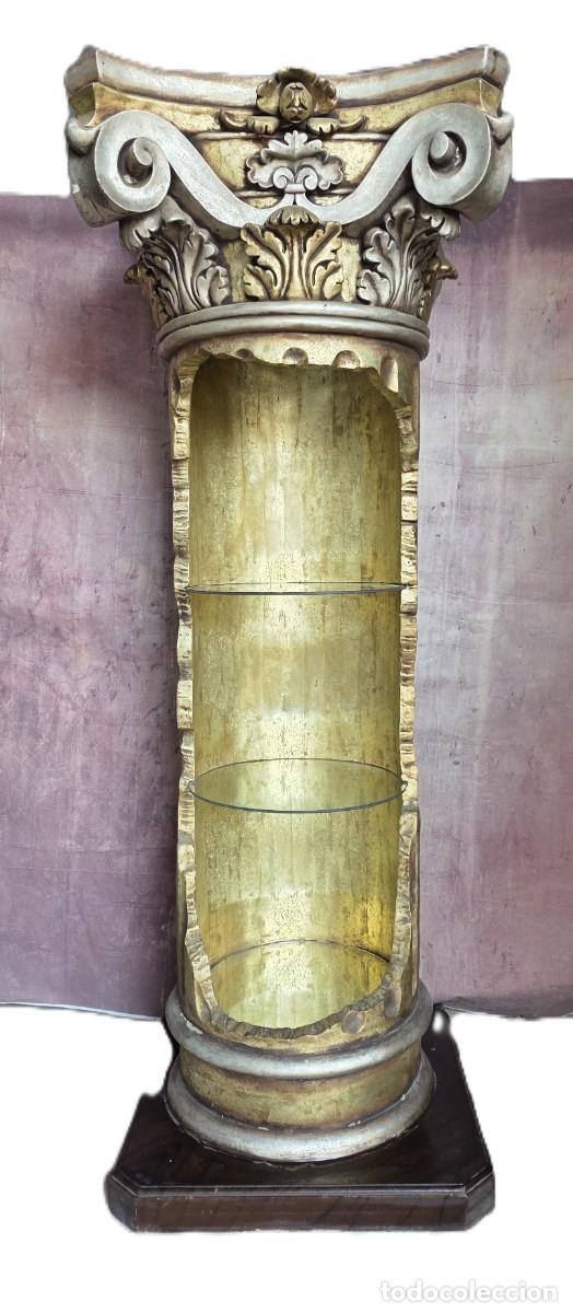 Antig&uuml;edades: Vitrina decorativa con forma de columna