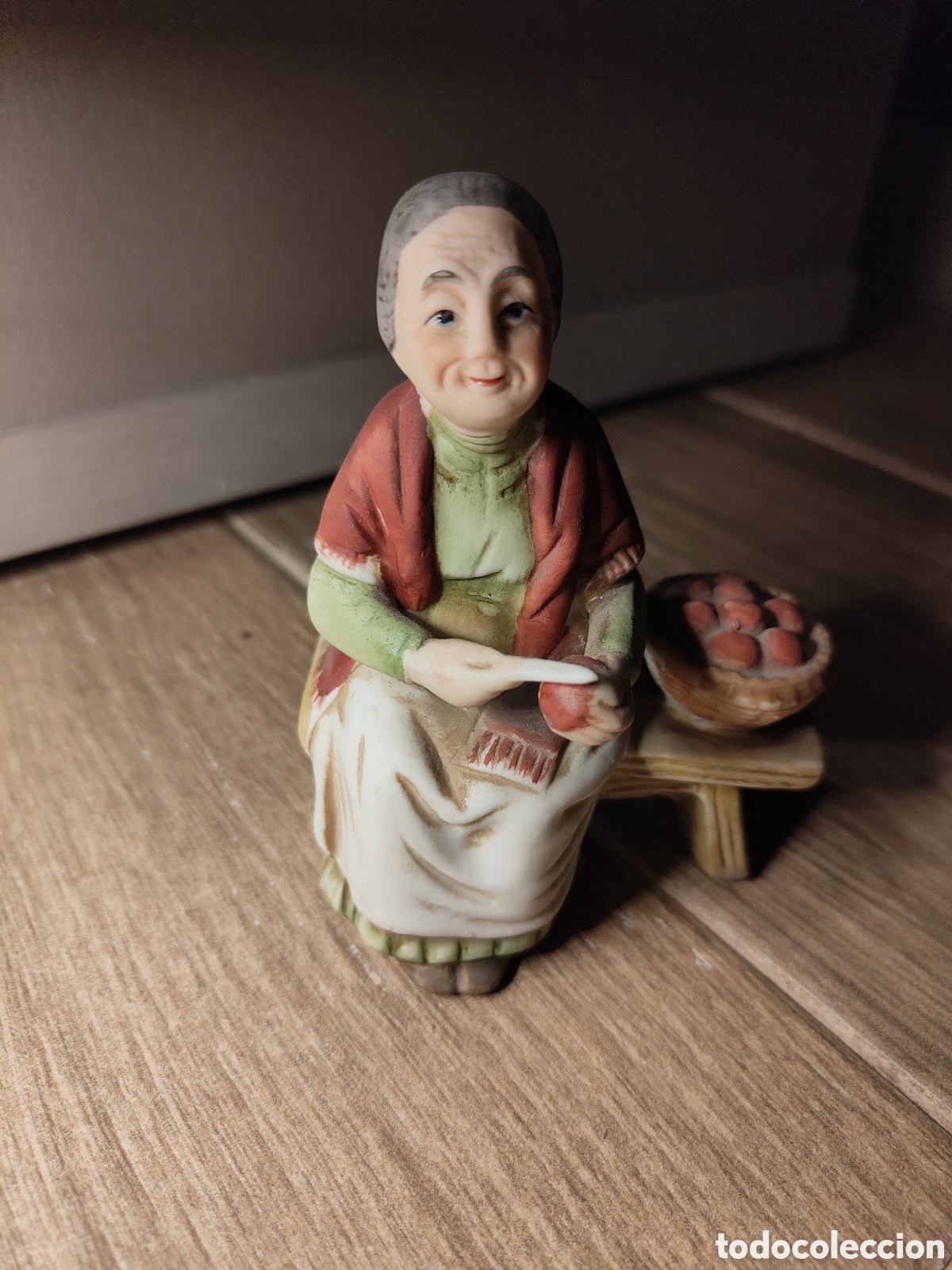 Antig&uuml;edades: Figura de persona mayor de porcelana