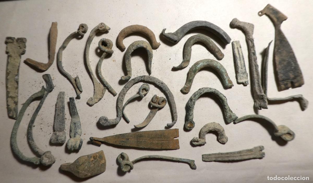 Antig&uuml;edades: Lote de fibulas incompletas de varias &eacute;pocas