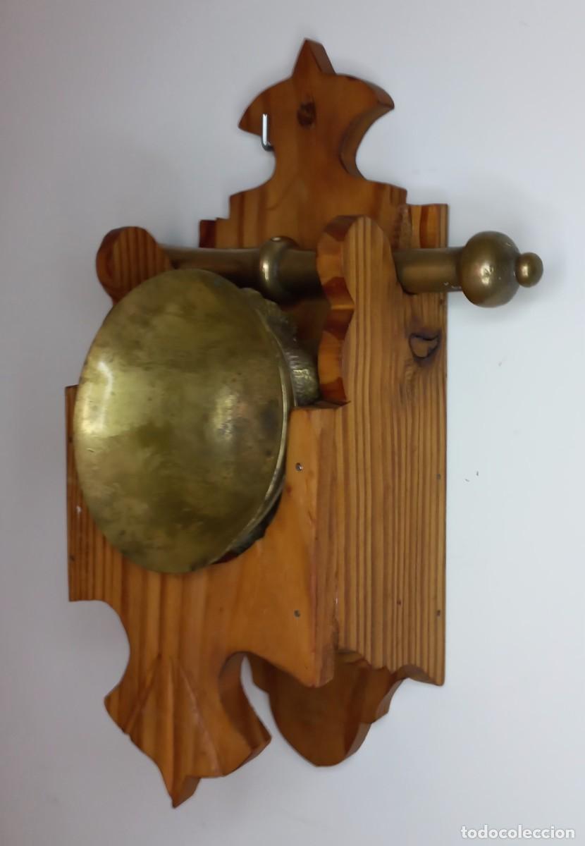 Antig&uuml;edades: ANTIGUO ALMIREZ , MORTERO DE BRONCE CON SU SOPORTE DE MADERA - Foto 3