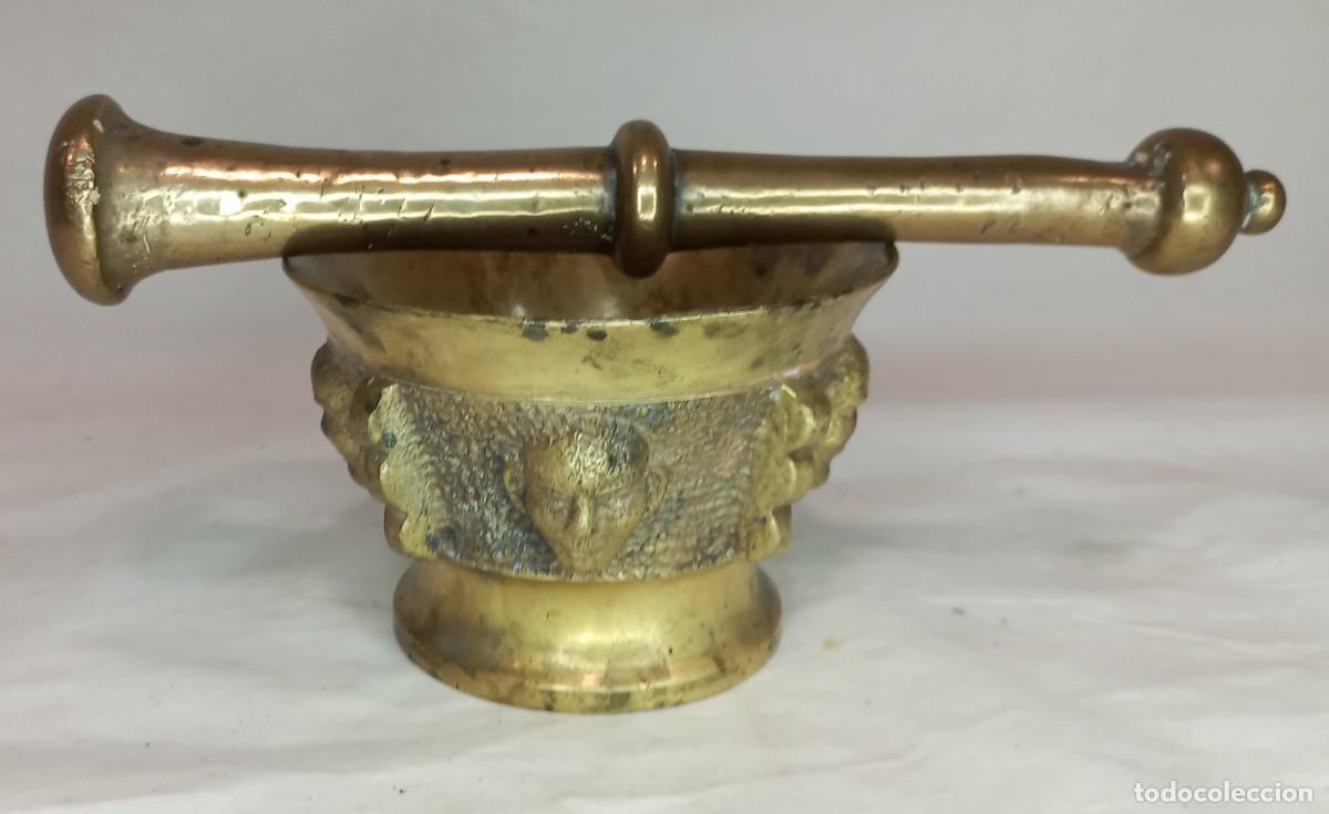 Antig&uuml;edades: ANTIGUO ALMIREZ , MORTERO DE BRONCE CON SU SOPORTE DE MADERA - Foto 6