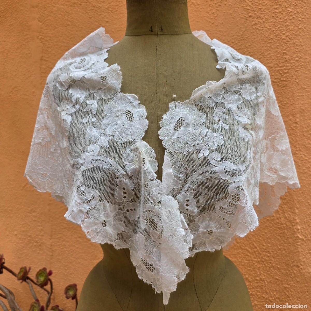 Antig&uuml;edades: MAGISTRAL PICO-MANTILLA de tres picos mantilla ANTIGUA blanca DE ENCAJE A MANO