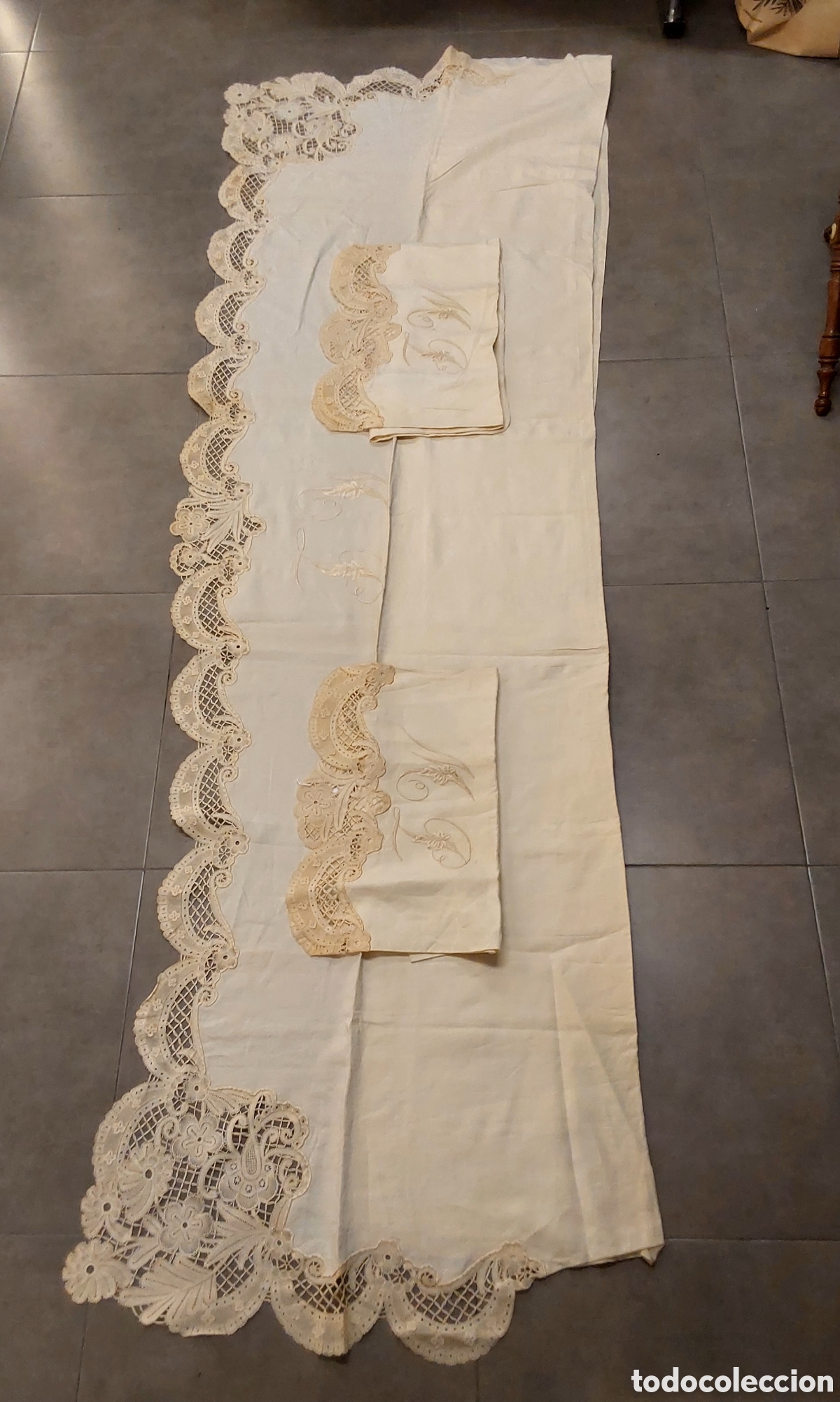 Antig&uuml;edades: Juego de cama en hilo