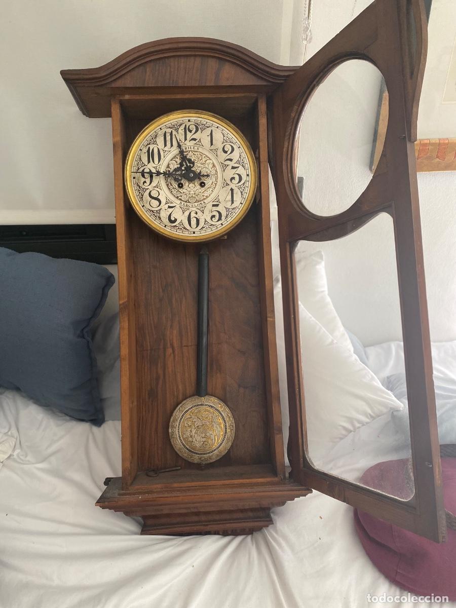 Antig&uuml;edades: Reloj paret Trilla con llave y pendulo