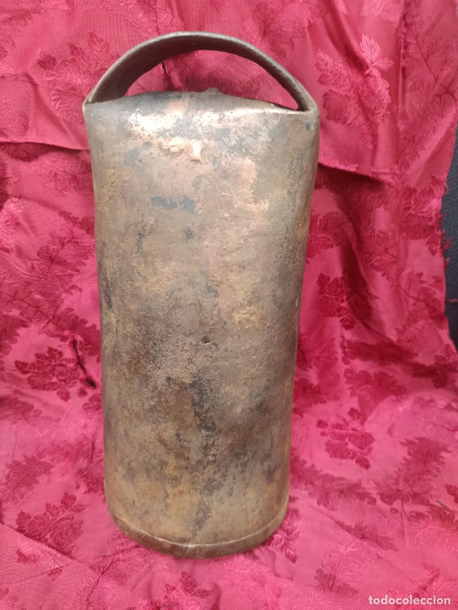 Antig&uuml;edades: Gran cencerro original siglo XIX