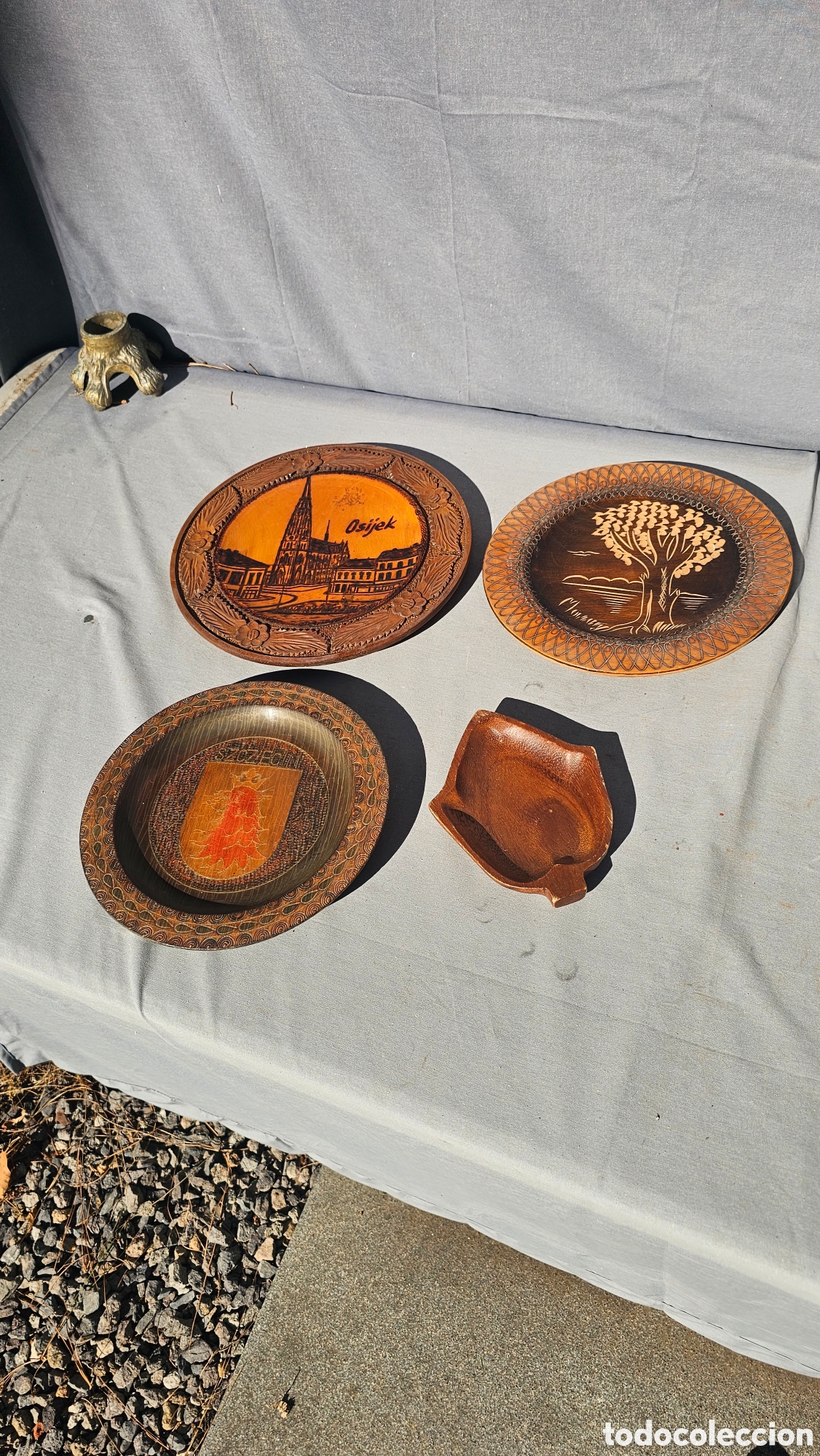 Antig&uuml;edades: Lote de platos de madera tallada