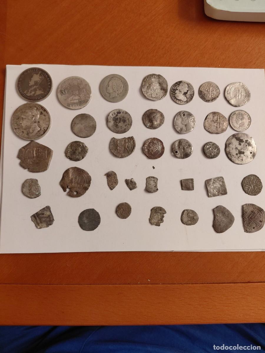 Antig&uuml;edades: Lote de aproximadamente 90 gramos de plata. Monedas y restos de monedas