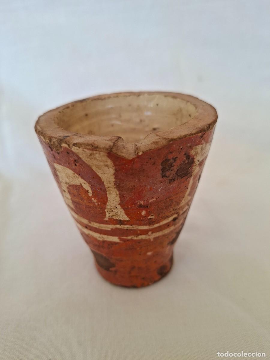 Antig&uuml;edades: Vaso en loza de reflejo met&aacute;lico de Manises, del siglo XVIII.