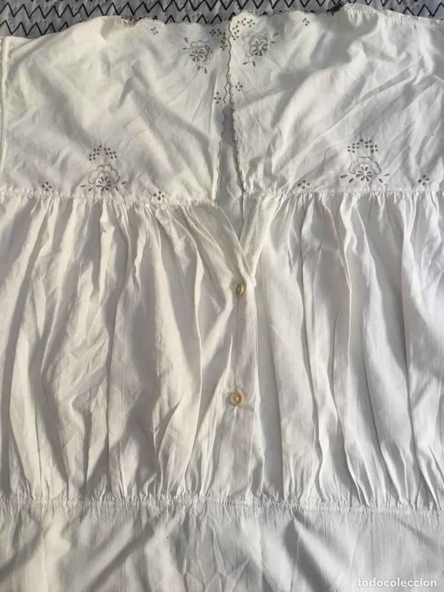 Antig&uuml;edades: Camis&oacute;n antiguo de algod&oacute;n 100 x 100 y bordado a mano.