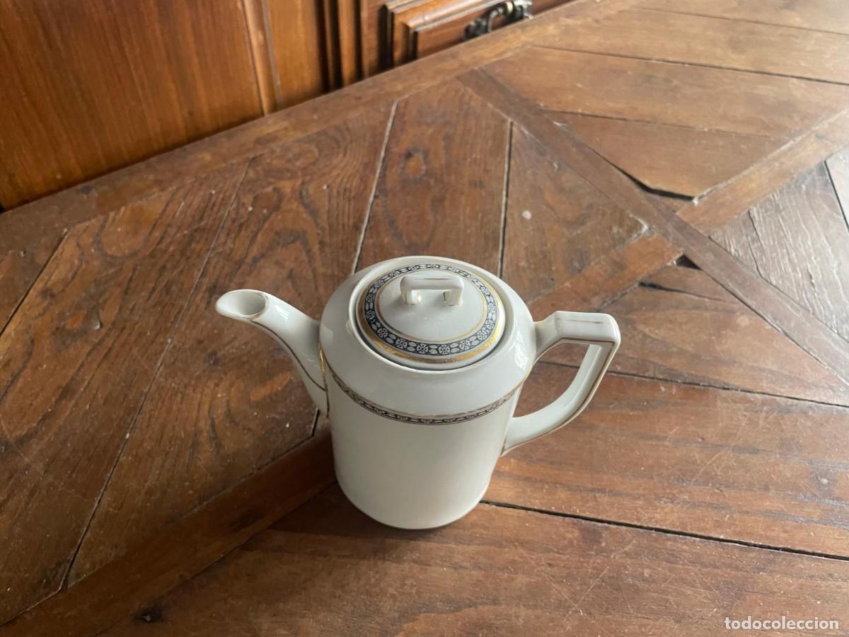 Antiques: Antigua Cafetera / Tetera Porcelana Alemana Paul M&uuml;ller Selb (Bavaria) - Ribete Dorado y Cenefa