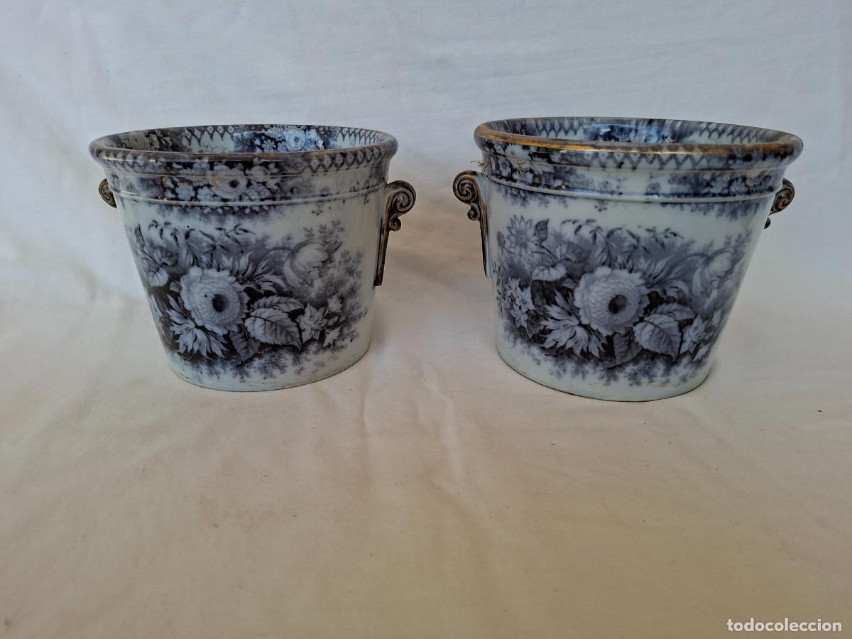 Antig&uuml;edades: PAREJA DE JARDINERAS DE CER&Aacute;MICA ESMALTADOS DE LA SERIE &rdquo;JARDINIERE&rdquo; DE VILLEROY & BOSCH.