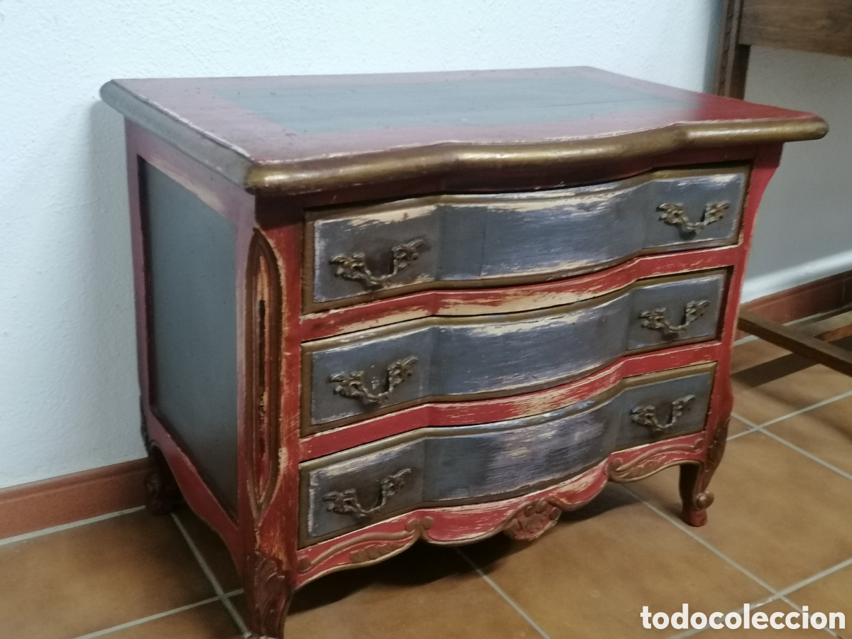 Antig&uuml;edades: C&oacute;moda vintage pintada