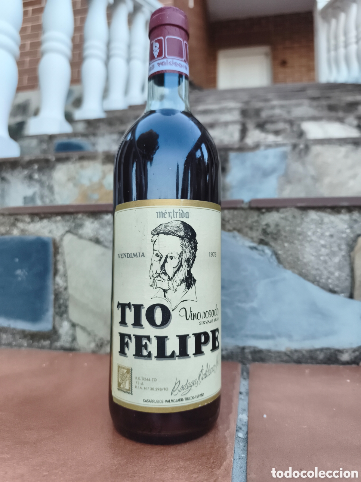 Antig&uuml;edades: Botella de Vino Rosado T&iacute;o Felipe 1975