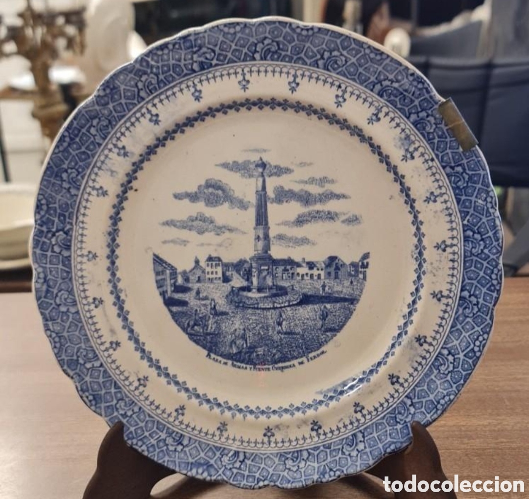 Antig&uuml;edades: Plato de la tercera &eacute;poca de la Real F&aacute;brica de Sargadelos (1845-1862), decorado en azul cobalto con