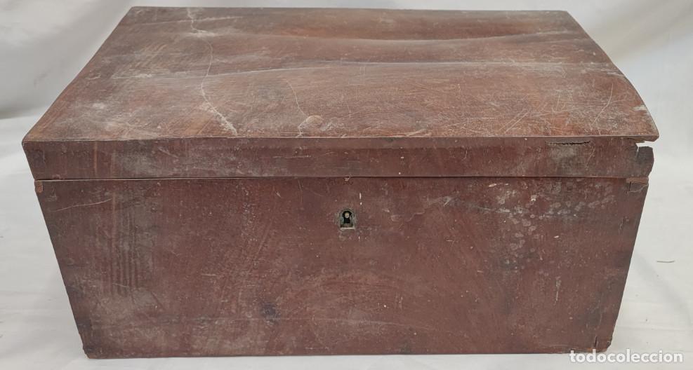 Antig&uuml;edades: ANTIGUA CAJA DE COSTURA O SIM DE MADERA PARA RESTAURAR, COSTURERO