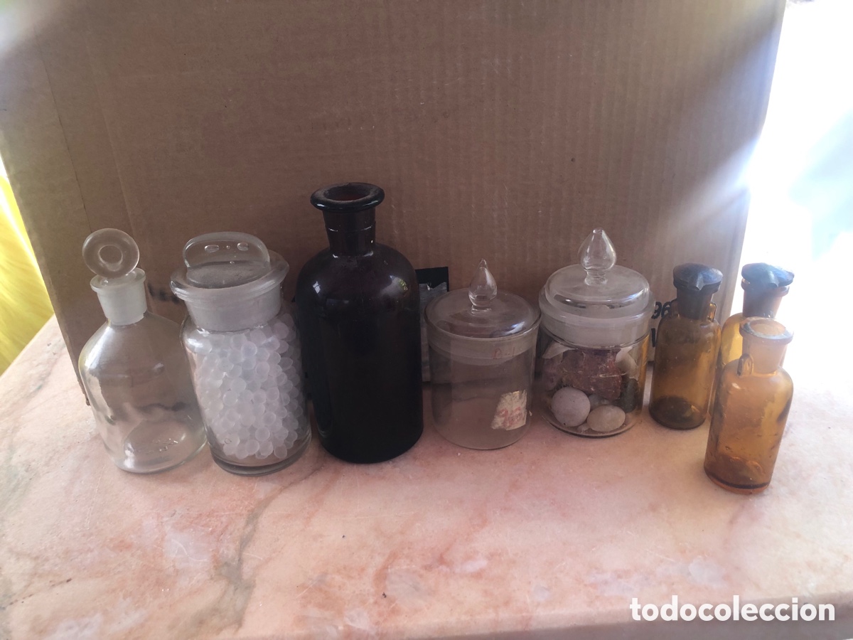 Antig&uuml;edades: Lote de 8 frascos de farmacia