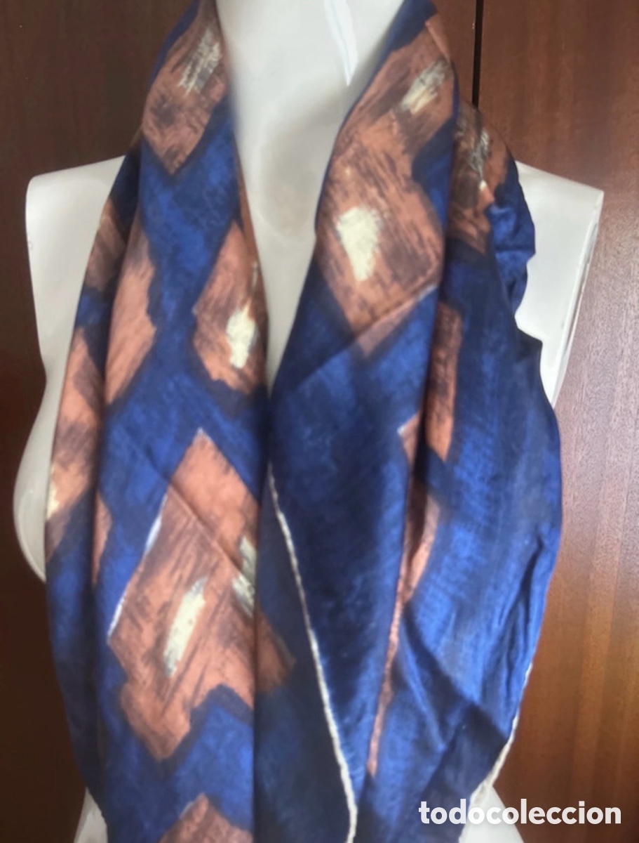Antig&uuml;edades: Antiguo pa&ntilde;uelo de seda azul con estampados marrones 76 cms - Foto 2
