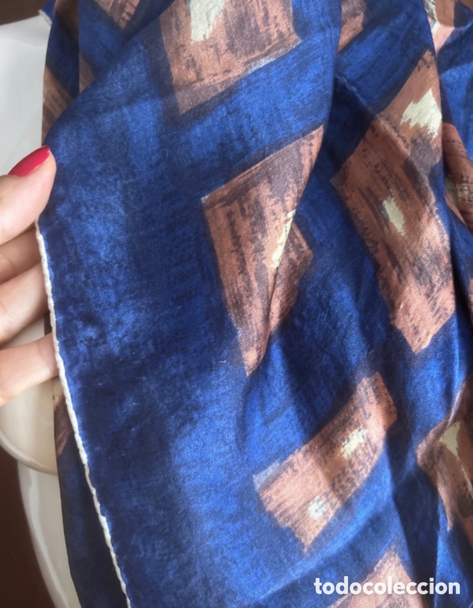 Antig&uuml;edades: Antiguo pa&ntilde;uelo de seda azul con estampados marrones 76 cms - Foto 3