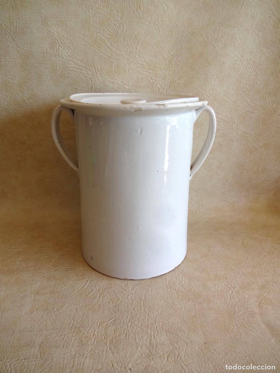 Antig&uuml;edades: antiguo bacin con tapadera blanco orinal San Pedro
