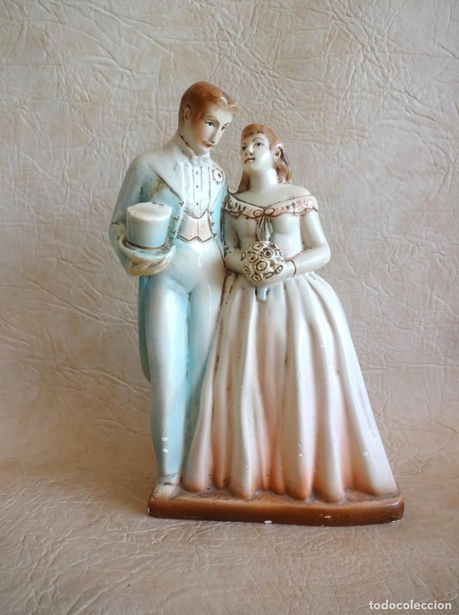 Antig&uuml;edades: antigua figura nupcial de mas de un siglo de antiguedad hecha de yeso pareja boda