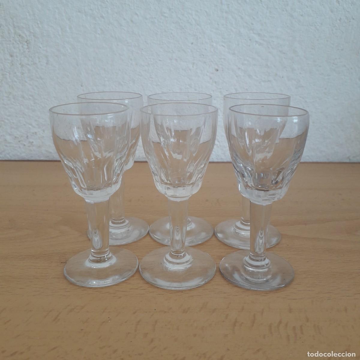 Antig&uuml;edades: 6 COPAS DE LICOR CHUPITOS CRISTAL TALLADO